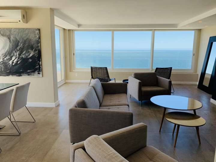 Apartamento en alquiler en Avenida Chiverta, Punta Del Este