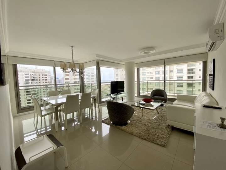 Apartamento en venta en Rambla Lorenzo Batlle Pacheco, Punta Del Este