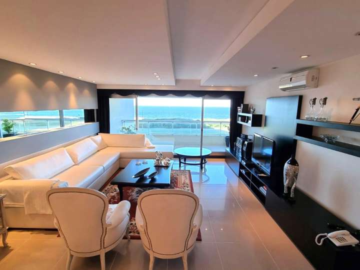 Apartamento en venta en Rambla Lorenzo Batlle Pacheco, Punta Del Este