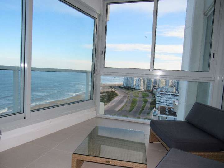 Apartamento en venta en Rambla Lorenzo Batlle Pacheco, Punta Del Este
