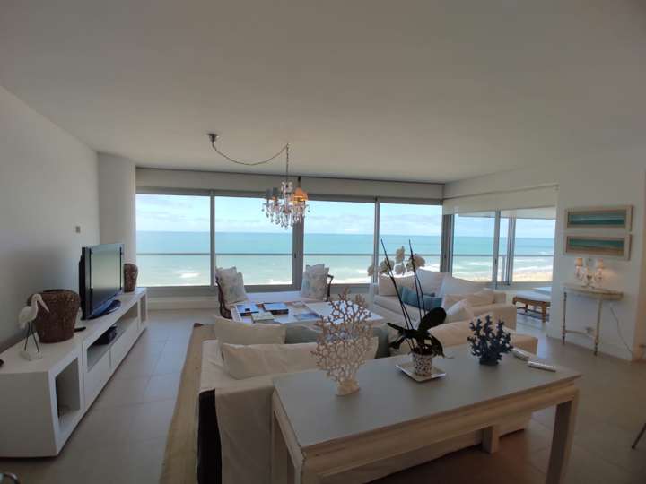 Apartamento en venta en Rambla Lorenzo Batlle Pacheco, Punta Del Este