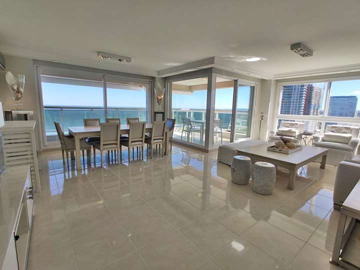 Apartamento en venta en Rambla Doctor Claudio Williman, Punta Del Este