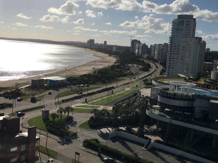Apartamento en venta en Avenida Chiverta, Punta Del Este