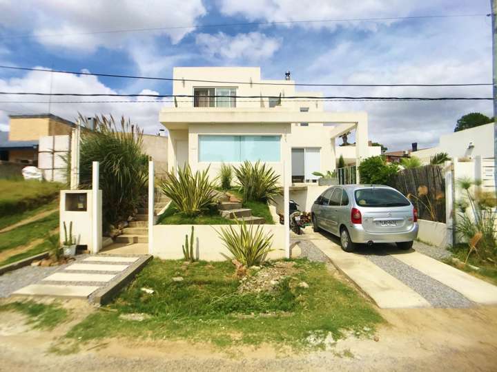 Casa en venta en Horacio Quiroga, Colonia