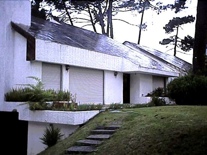 Casa en venta en Avenida Orlando Pedragosa Sierra, Punta Del Este