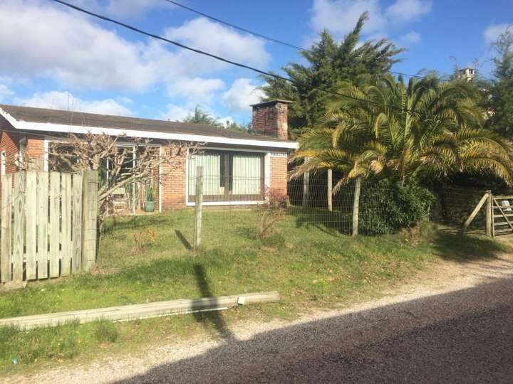 Casa en venta en Avenida Víctor Hugo, Punta Del Este