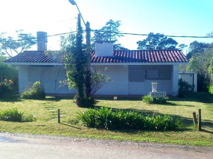 Casa en venta en De Los Eucaliptus, Punta Del Este