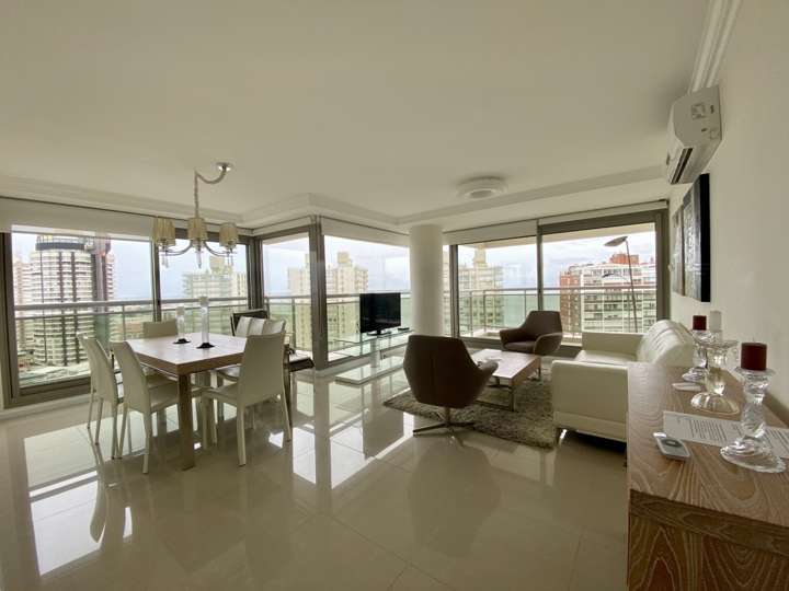Apartamento en venta en Rambla Lorenzo Batlle Pacheco, Punta Del Este