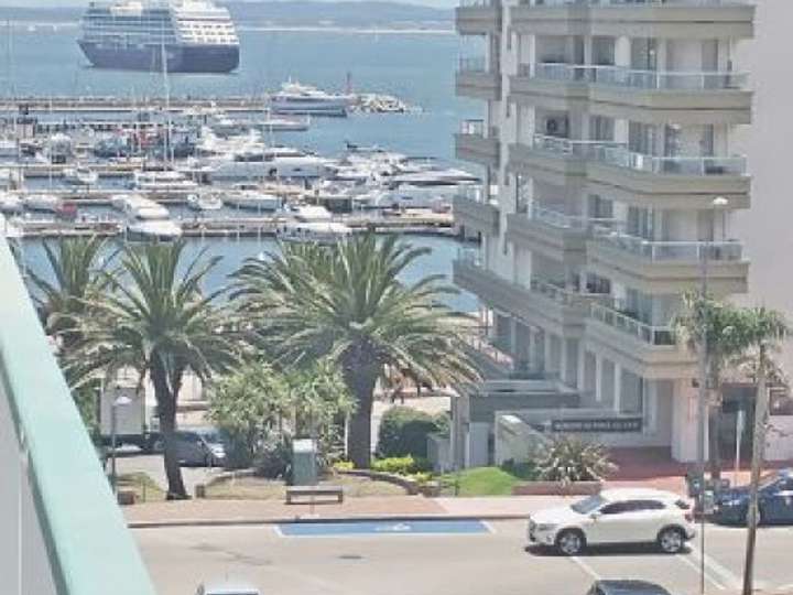 Apartamento en venta en Comodoro Gorlero (Calle 19), Punta Del Este