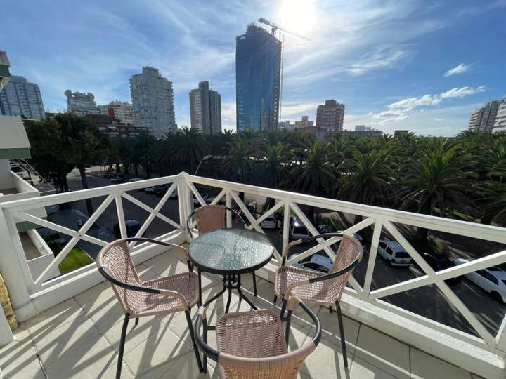 Apartamento en venta en El Mesana (Calle 24), Punta Del Este