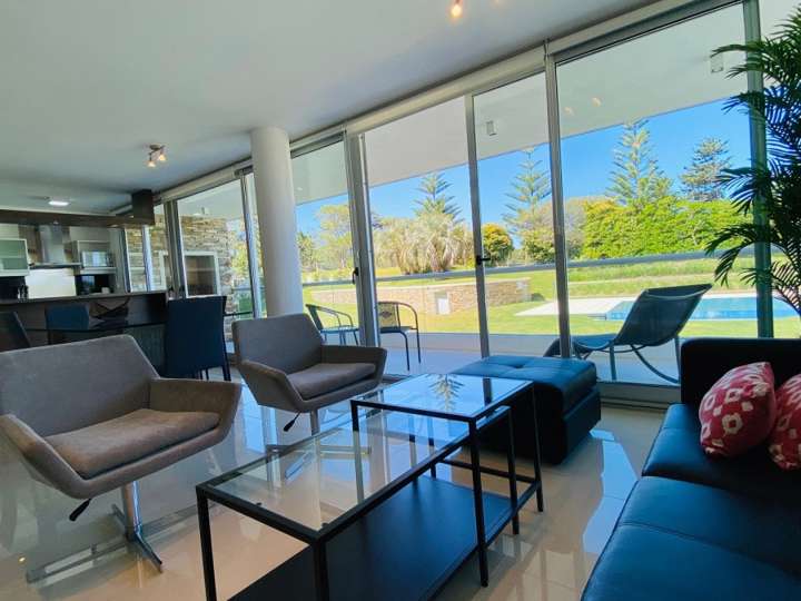 Apartamento en venta en Alfonsina Storni, San Rafael - El Placer