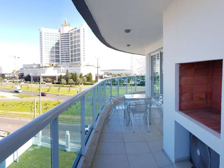 Apartamento en venta en Avenida Francia, Punta Del Este