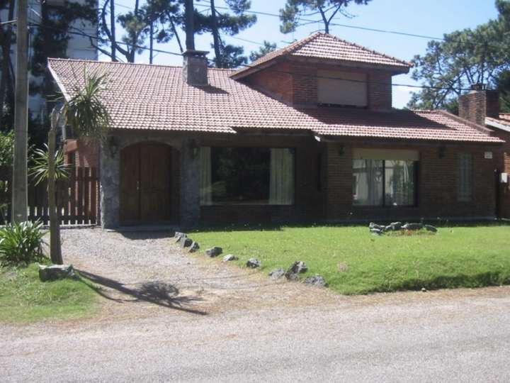 Casa en venta en Rambla Doctor Claudio Williman, Maldonado