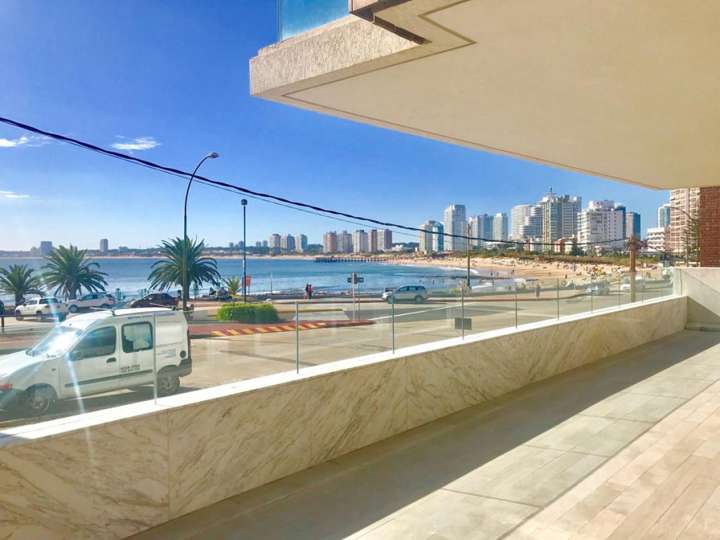Apartamento en venta en Bauprés (Calle 18), Punta Del Este