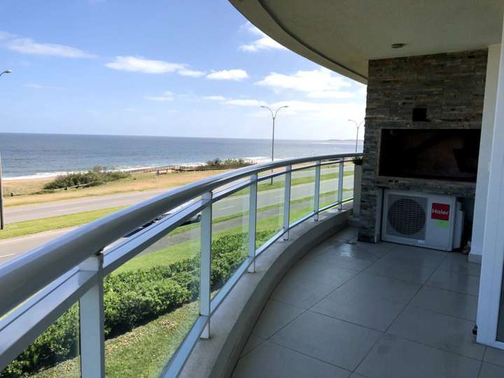 Apartamento en venta en Pinares, Maldonado