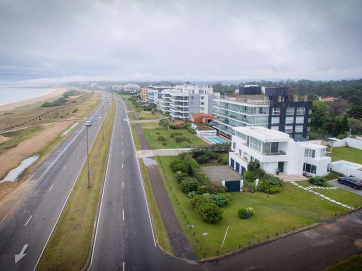 Casa en venta en Rambla Doctor Claudio Williman, Maldonado