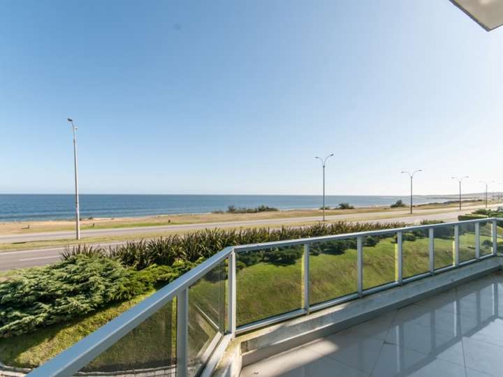 Apartamento en venta en Pinares, Maldonado