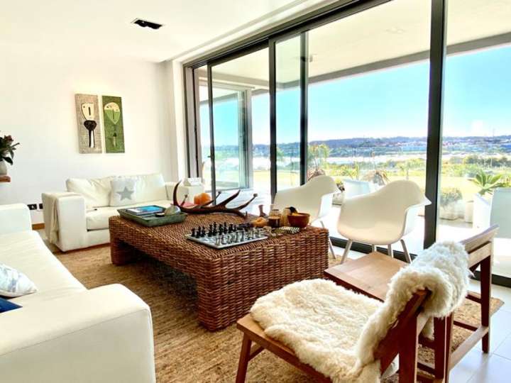 Apartamento en venta en Alfonsina Storni, Maldonado