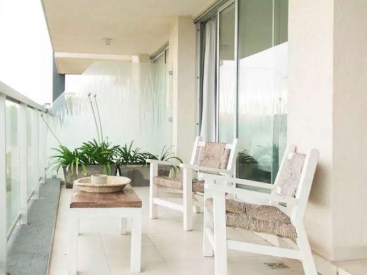 Apartamento en venta en Alfonsina Storni, San Rafael - El Placer