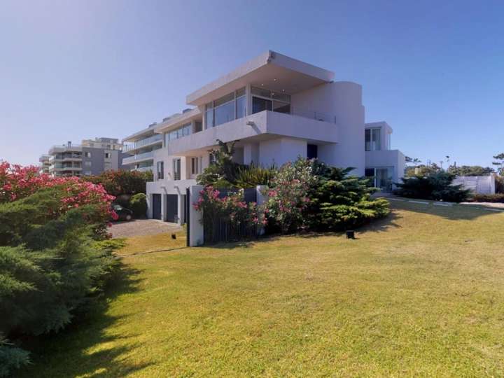 Casa en venta en Rambla Doctor Claudio Williman, Maldonado