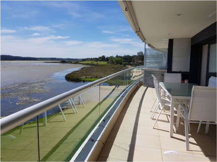 Apartamento en venta en Pinares, Maldonado